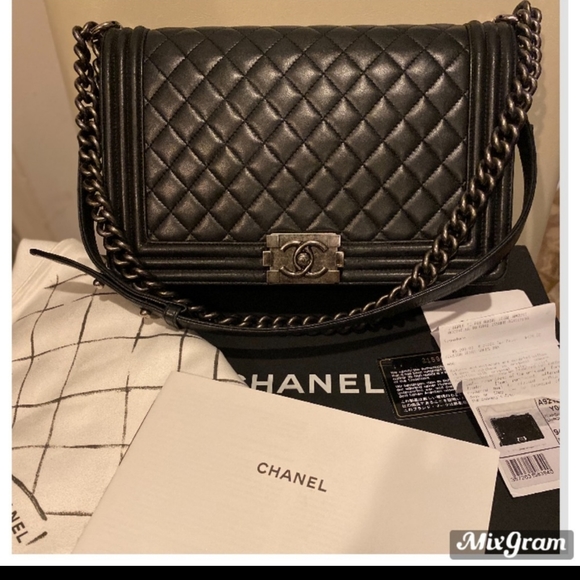 🎈SOLD🎈CHANEL New Medium Boy in black w ruthenium - Picture 2 of 16